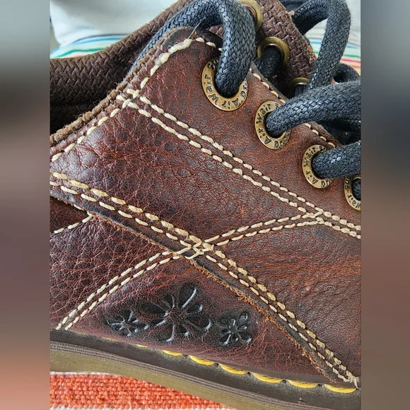 Dr. Martens Daisy #12283 Shoes - Picture 5 of 9